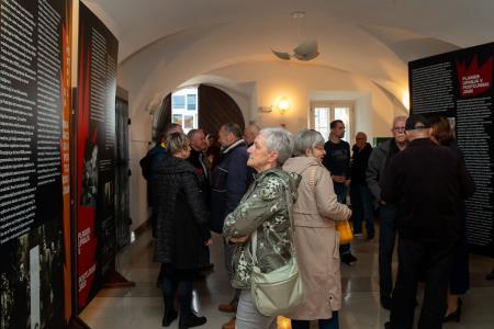 otvoritev razstave plamen upanja v Postojnski jami (25)